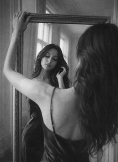 Ella - escort in Dubai Photo 3 of 7