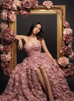 Ella - escort in Dubai Photo 4 of 7