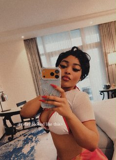 Ella - puta in Abu Dhabi Photo 3 of 11