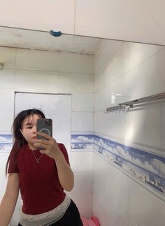 Ella - puta in Dubai Photo 1 of 1