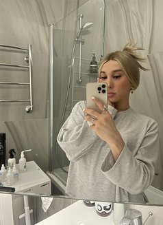 Ella XXX - Transsexual escort in Riyadh Photo 4 of 18