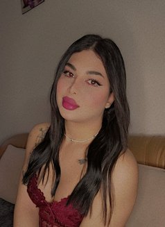 Ella23 - Transsexual escort in Beirut Photo 2 of 2