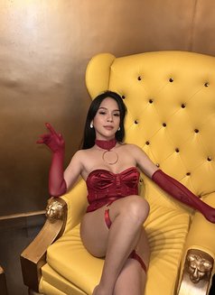 Ellabe L La - Transsexual escort in Makati City Photo 1 of 10