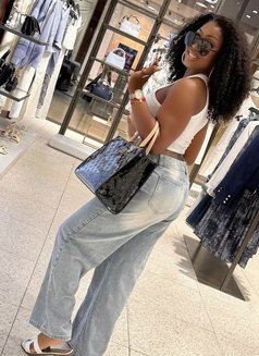 Ellarie - escort in Kathmandu Photo 3 of 4