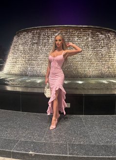Elle - escort in Dubai Photo 16 of 16