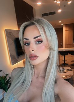 Elle - escort in Dubai Photo 19 of 27