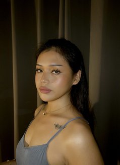 Elle Cb - escort in Manila Photo 1 of 5