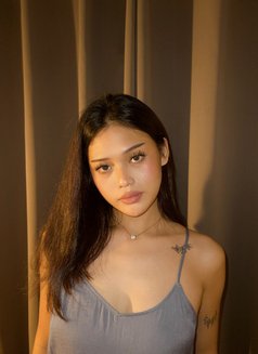 Elle Cb - escort in Manila Photo 2 of 5