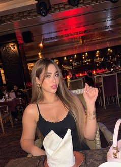 Elle - puta in Dubai Photo 4 of 10