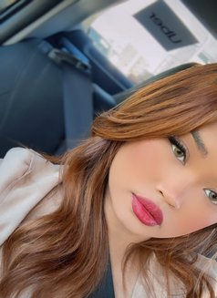 Elle - Transsexual escort in Manila Photo 4 of 7