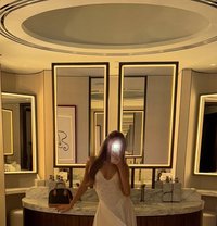 Elle - escort in Paris