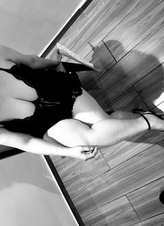 Elle - escort in Mumbai Photo 1 of 9