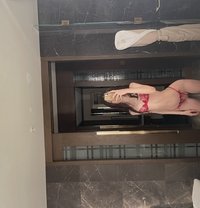 Elle Maran - puta in Singapore