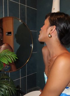 Elle - Acompañantes transexual in Manila Photo 3 of 7