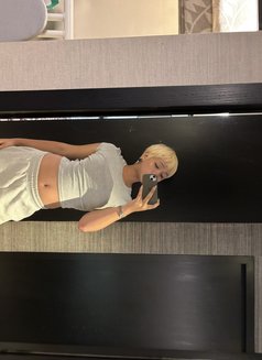 Elle - Transsexual escort in Manila Photo 2 of 10