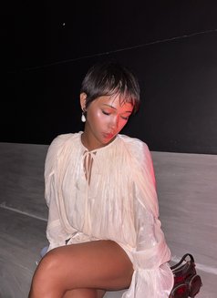 Elle - Transsexual escort in Manila Photo 5 of 10