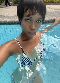 Elle - Transsexual escort in Manila Photo 7 of 10