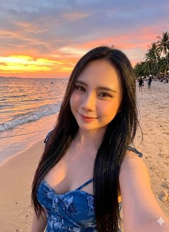 Elle - Transsexual escort in Bangkok Photo 2 of 2