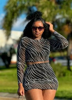 Ellen - escort in Muscat Photo 5 of 7