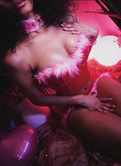 Ellen Sexiest Deepthroater & Squirter - puta in Abu Dhabi Photo 5 of 10