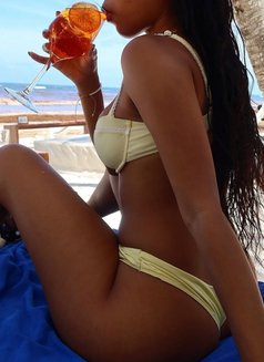 Ellen Sexiest Deepthroater & Squirter - puta in Abu Dhabi Photo 5 of 12