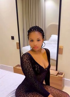 Ellena Rausseou - puta in Riyadh Photo 3 of 5