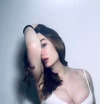 EllenRuss - Transsexual escort in İstanbul Photo 14 of 17