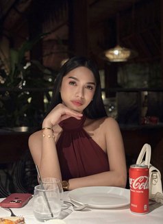 Elli Bri - Transsexual escort in Manila Photo 1 of 2