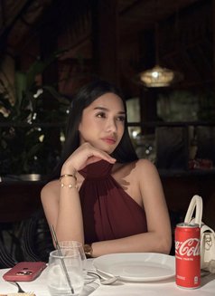 Elli Bri - Transsexual escort in Manila Photo 2 of 2