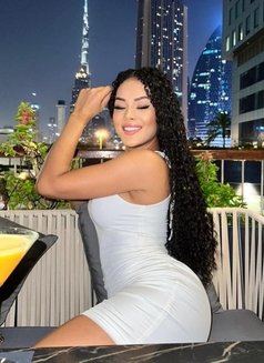 Elli Latino Cim Swallow - puta in Dubai Photo 2 of 5