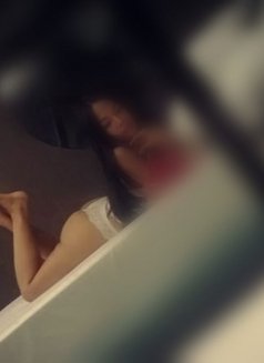 Ellia - puta in Manila Photo 9 of 17