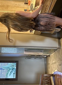 Ellie British - escort in Dubai Photo 8 of 22