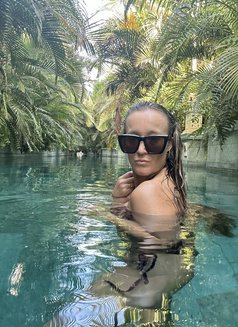 Ellie British - escort in Dubai Photo 12 of 22