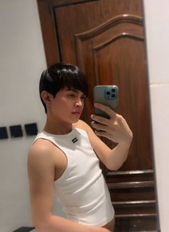 Ellie FemBoy - Male escort in Riyadh Photo 2 of 5