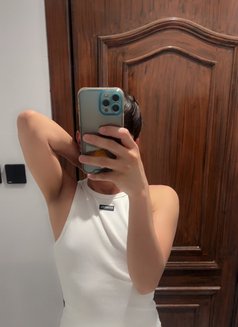 Ellie FemBoy - Male escort in Riyadh Photo 3 of 5