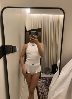 Ellie FemBoy - Male escort in Riyadh Photo 4 of 5