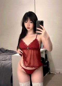 Ellie - escort in Doha Photo 2 of 4
