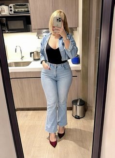 Ellie Jane Medusa (Gfe & Camshów) - escort in Manila Photo 4 of 7