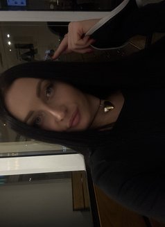 Ellie - masseuse in Riyadh Photo 3 of 3