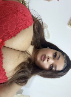 Ellie - escort in Abu Dhabi Photo 3 of 3