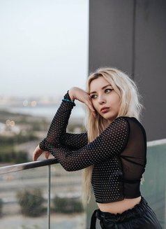 Ellie - escort in Riyadh Photo 2 of 8