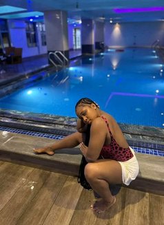 Elly - escort in Şalālah Photo 1 of 5