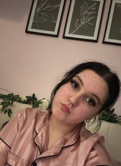 Elly - puta in Erbil Photo 1 of 2