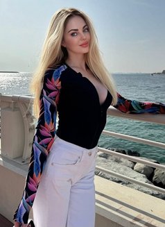 Elly Independent - escort in Cannes Photo 10 of 14