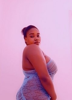 Elly's - puta in Riyadh Photo 2 of 6