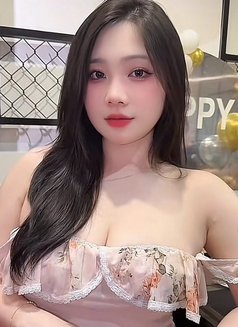 Elly - escort in Abu Dhabi Photo 10 of 10