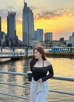 Elly - escort in Doha Photo 4 of 7