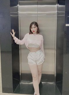 Elly - escort in Doha Photo 4 of 17