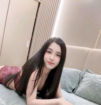 Elly - puta in Singapore