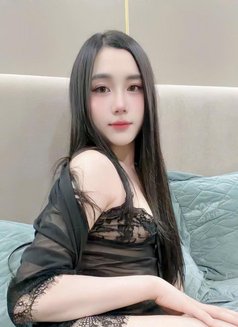 Elly - puta in Singapore Photo 3 of 6